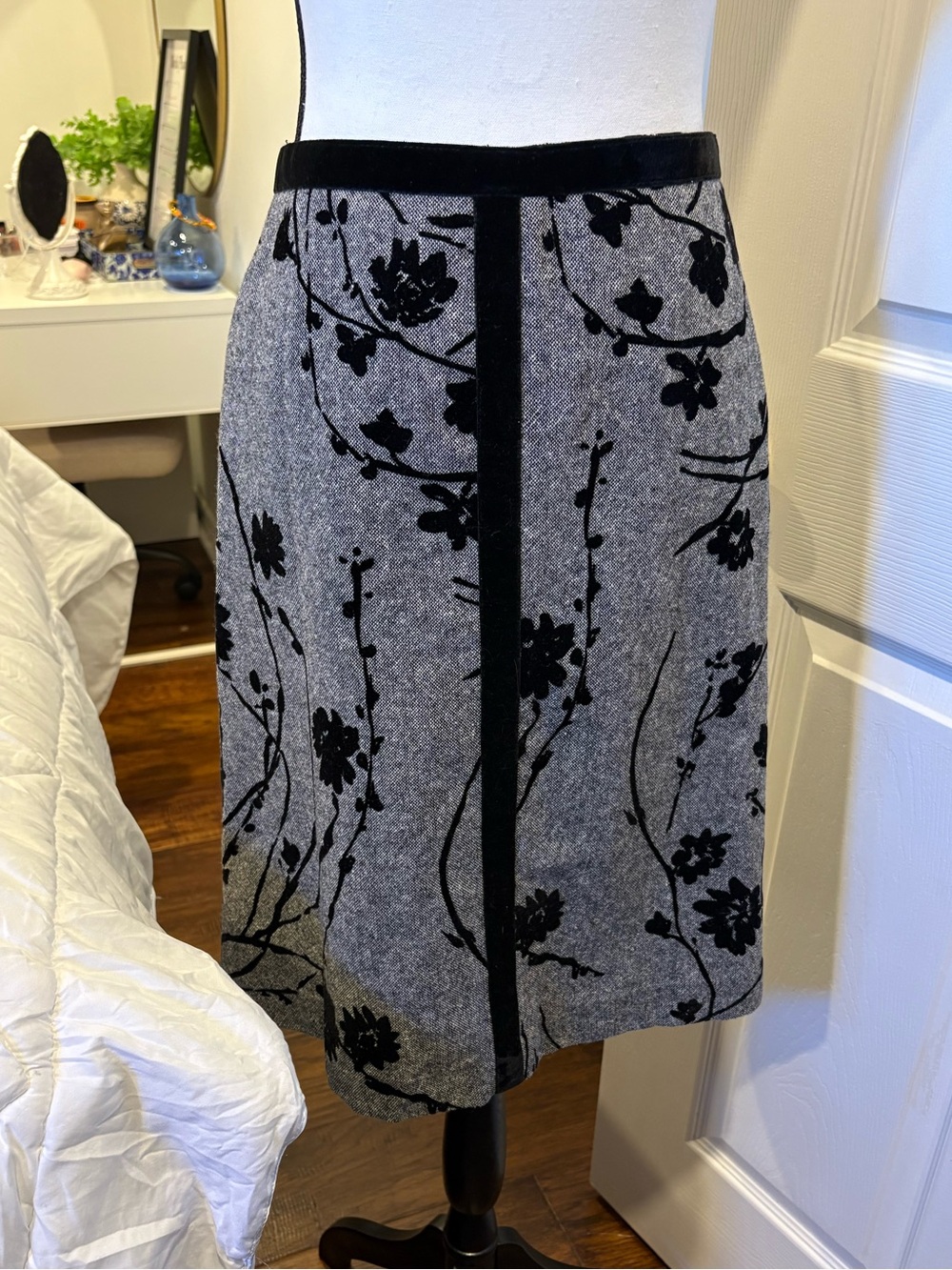 Franco Mirabelli Black Grey Flocked Floral Pencil Skirt Vintage Size 4